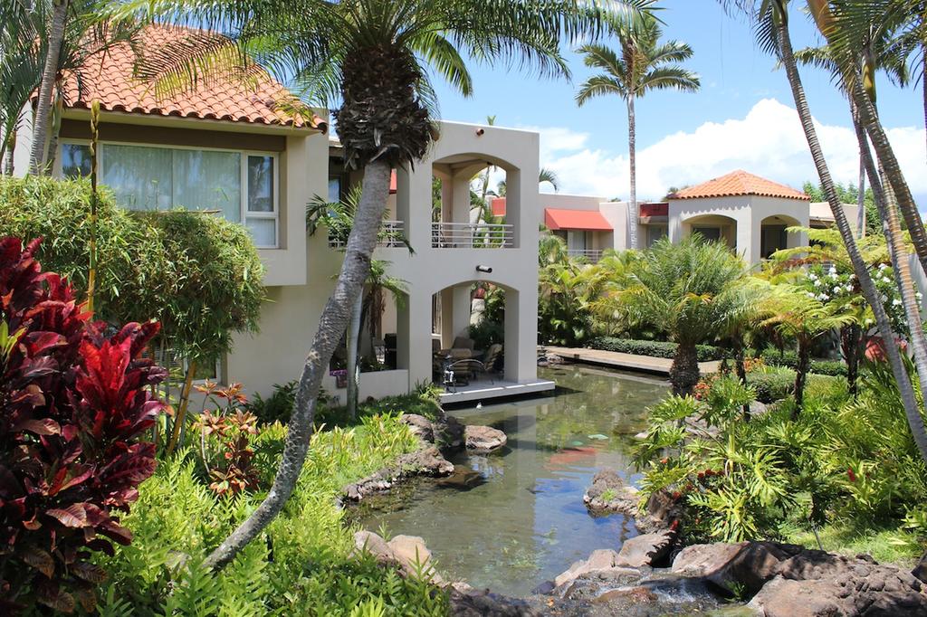 Small lakes are around the Wailea Palms property