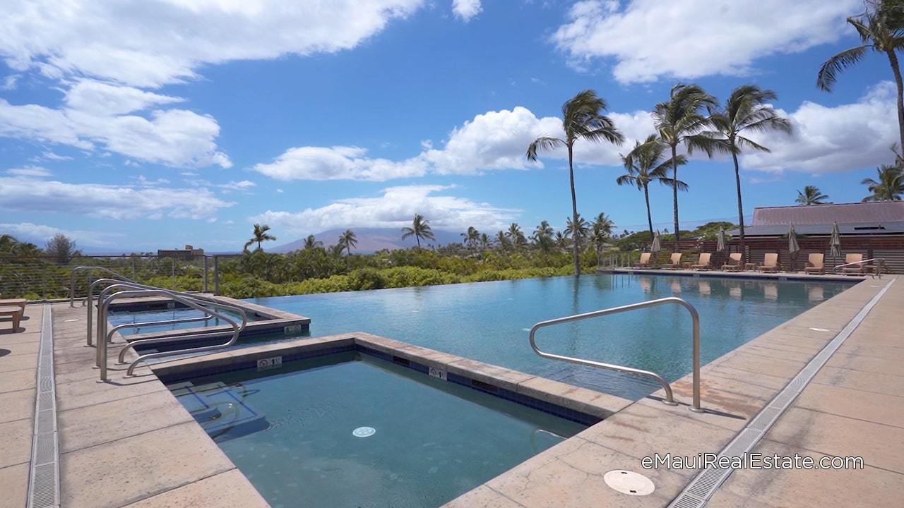 Infinity edge pool