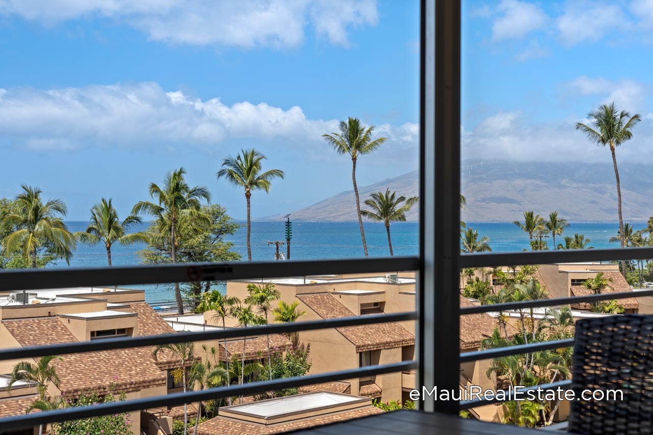 Most of the units at Kamaole Beach Royale are perfectly positioned for deluxe ocean views