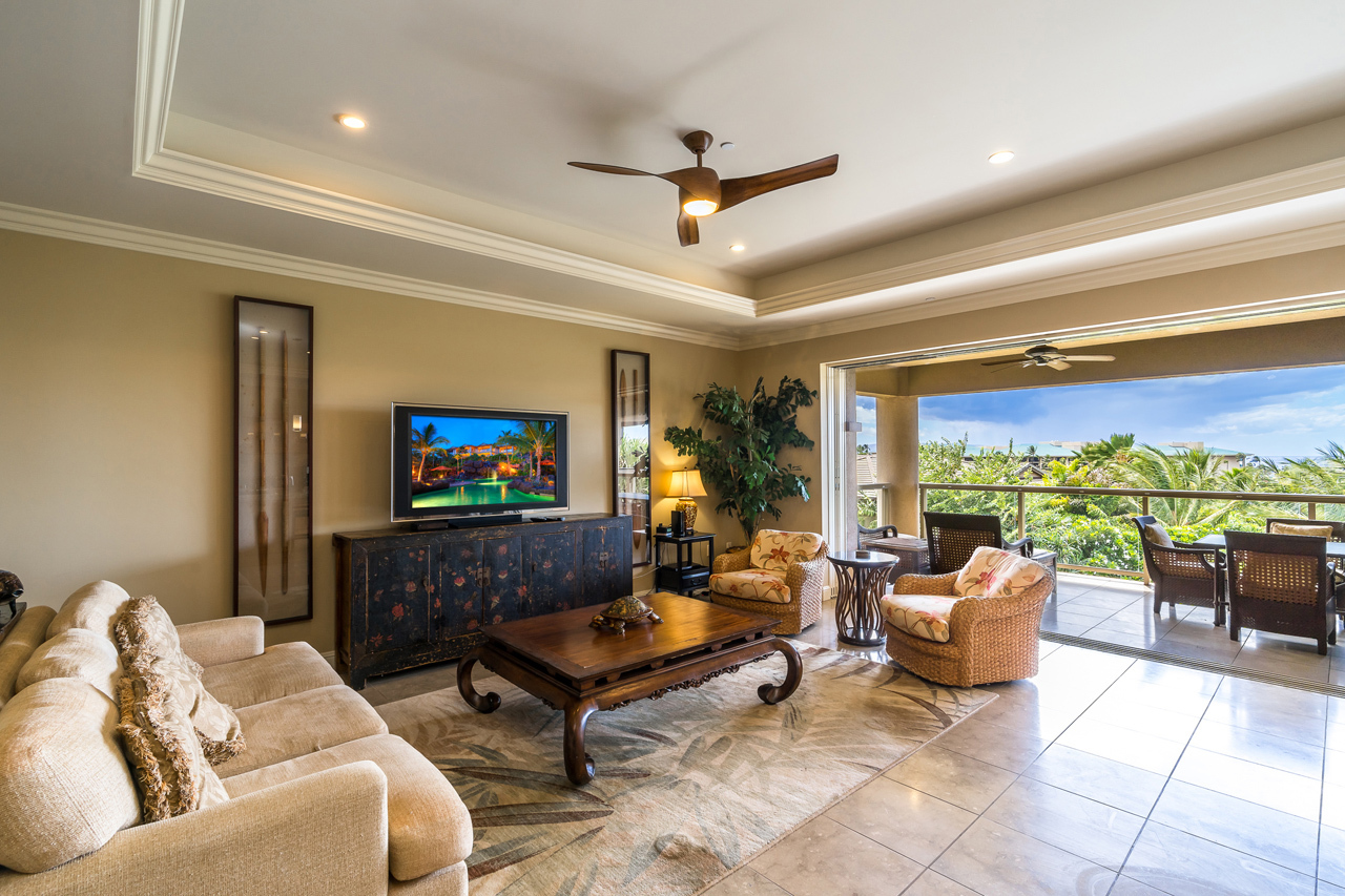 Warm and inviting interiors: Living room