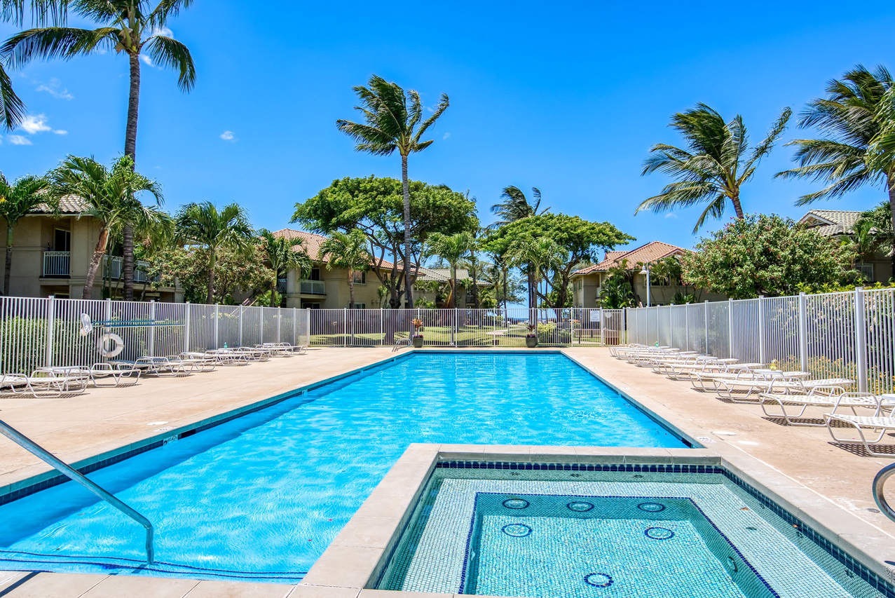 Pool and on-site amenities: