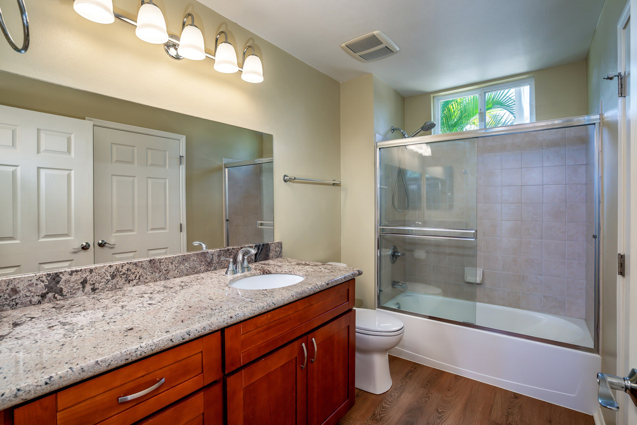 Bathroom 2: