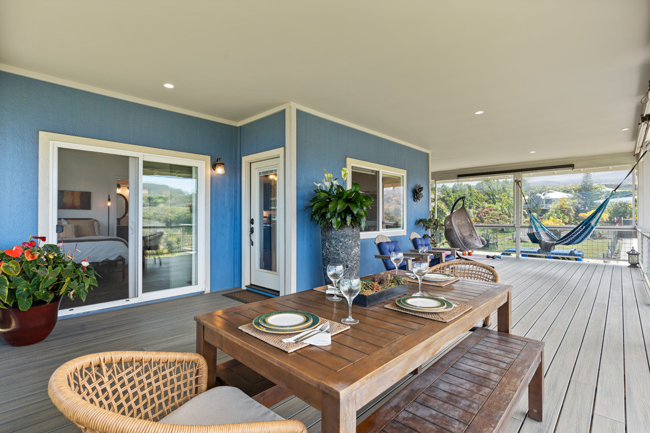 Large Covered lanai: Outdoor dining