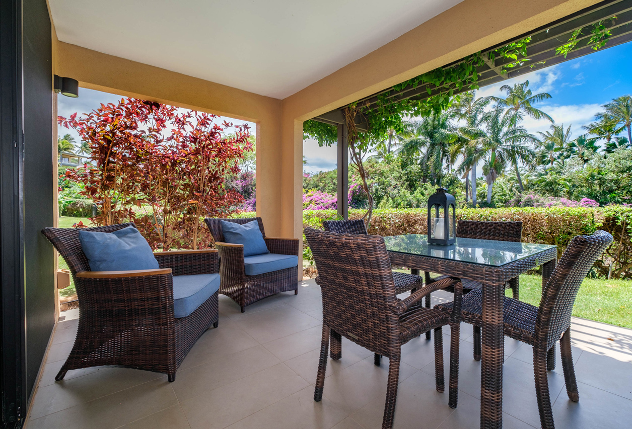 Large covered lanai: 