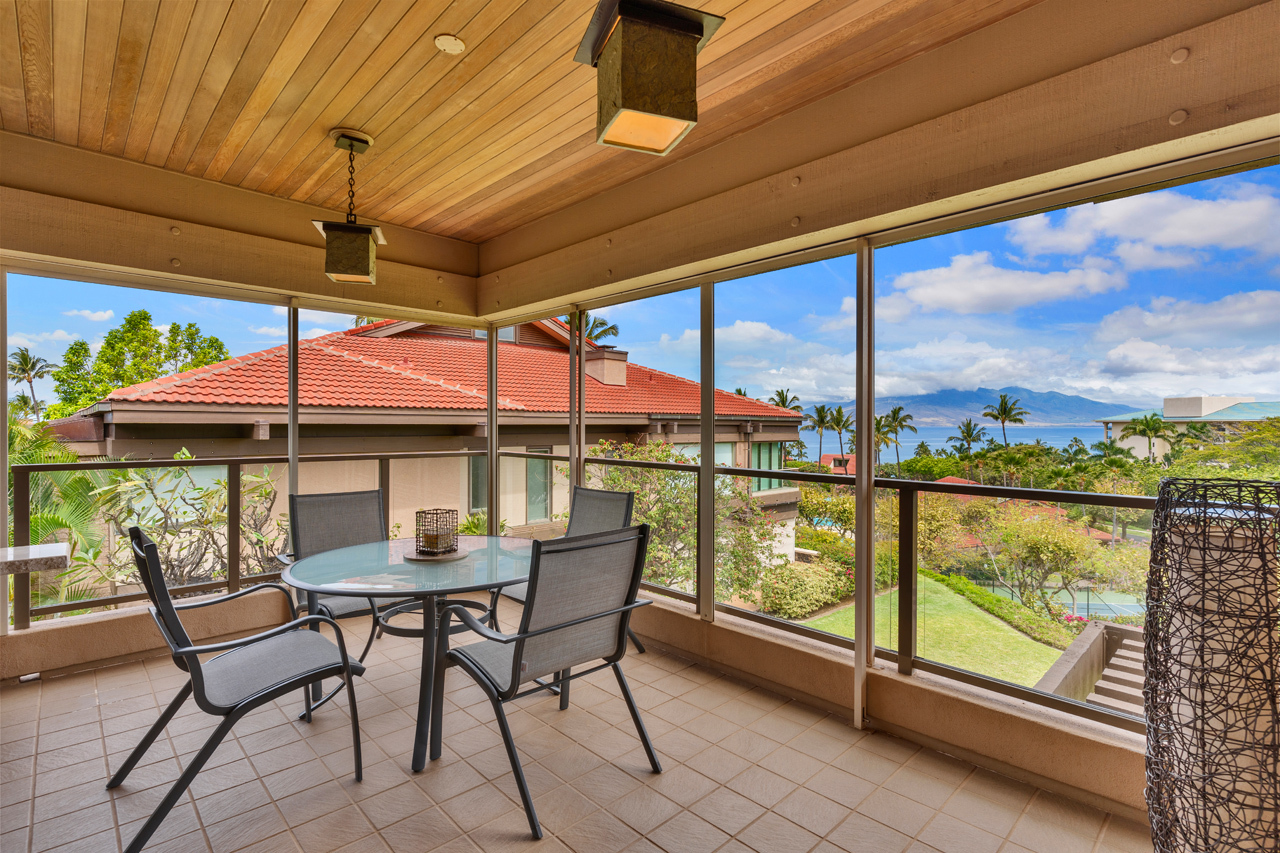 Large Covered lanai: 