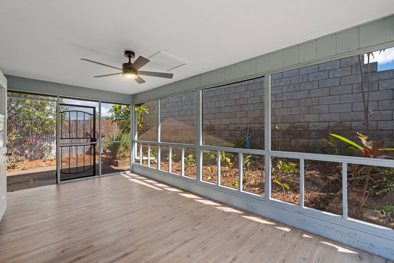 Covered lanai: 