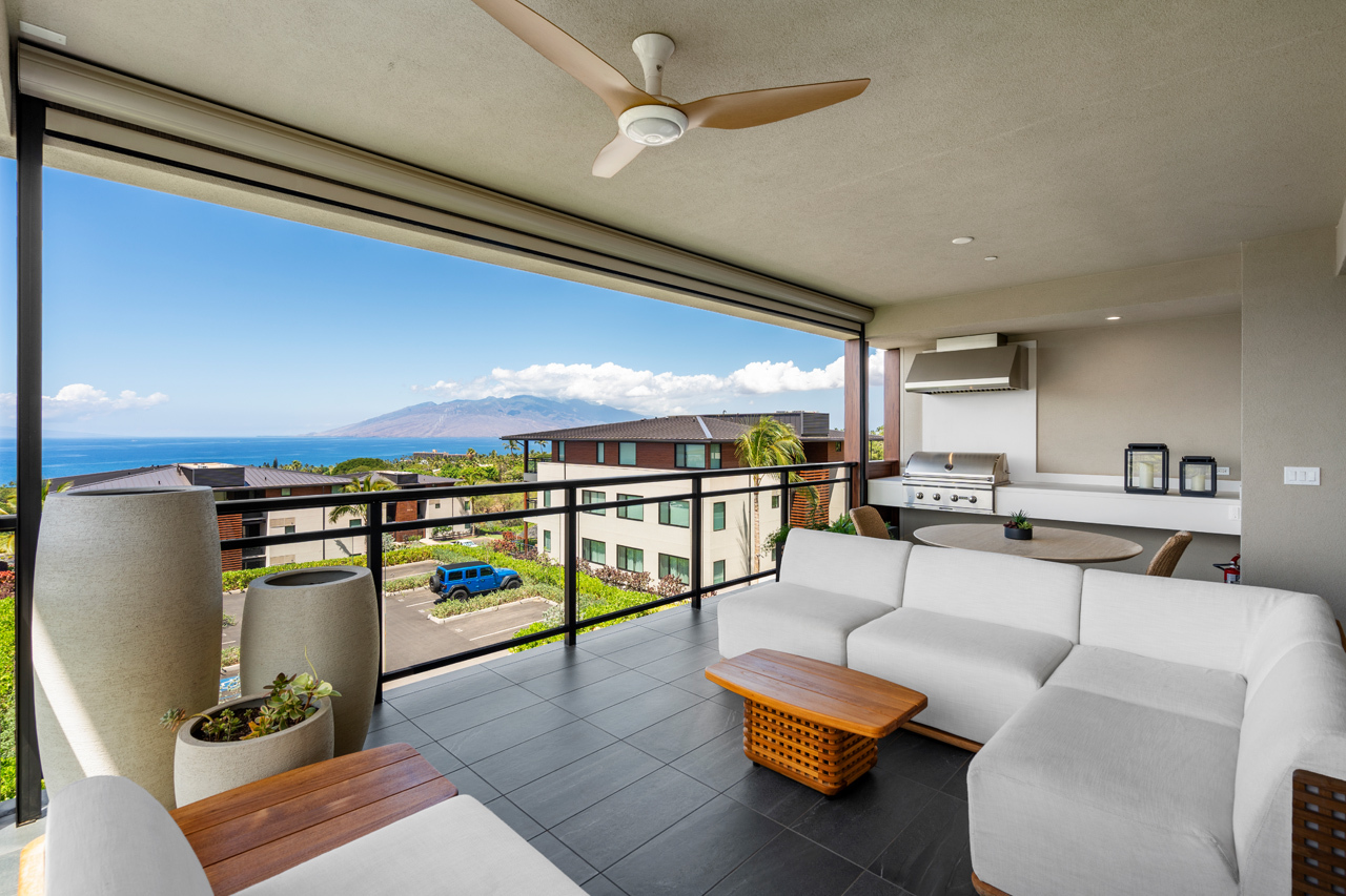 Large covered lanai: 